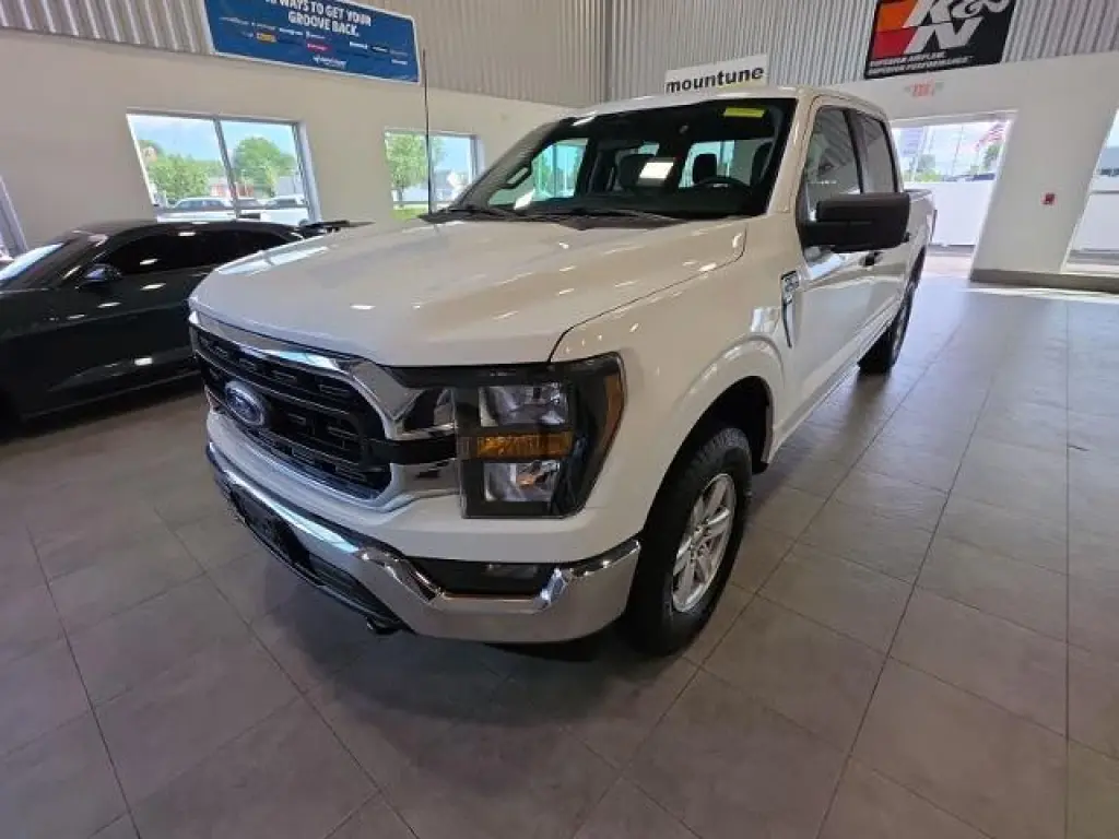 Ford F-150 2023 4x4 XLT 4 puertas SuperCrew 5.5 pies. SB
