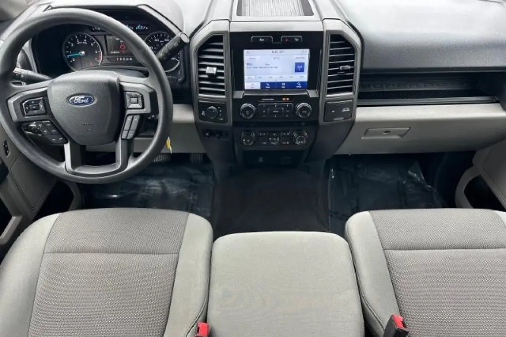 Ford F-250 Super Duty 2022 4x4 XL 4dr Crew Cab 8 ft. LB Camioneta