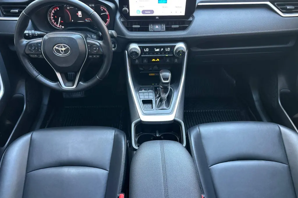 Toyota RAV4 2025 AWD XLE Premium 4dr SUV