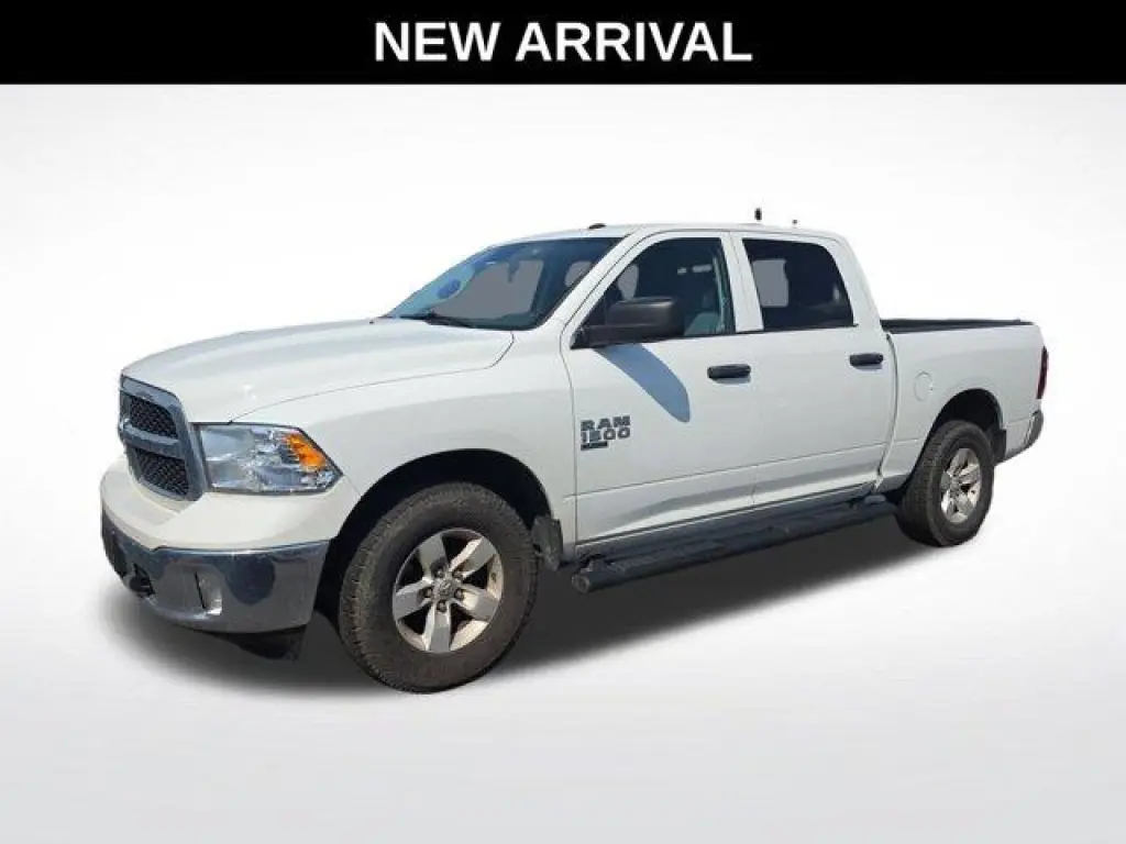 Ram 1500 Classic 2023 4x4 Tradesman 4dr Cabina Crew Camión 5.5 ft. SB