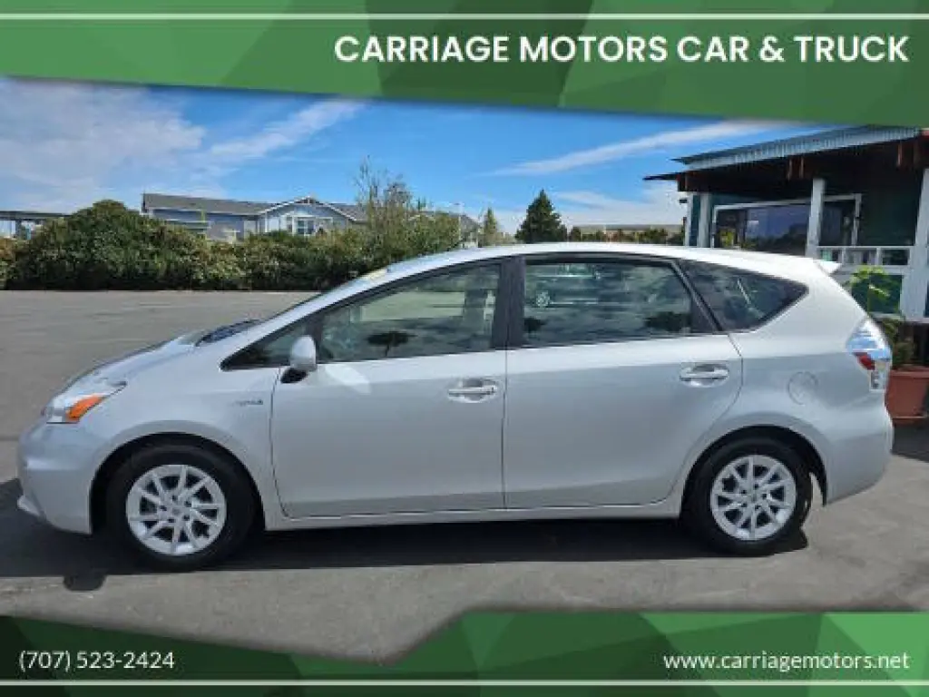 Toyota Prius v del año 2012
