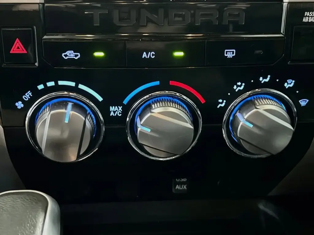 Toyota Tundra 2019 4x4 TRD Pro 4dr CrewMax Cab Camioneta SB (5.7L V8)