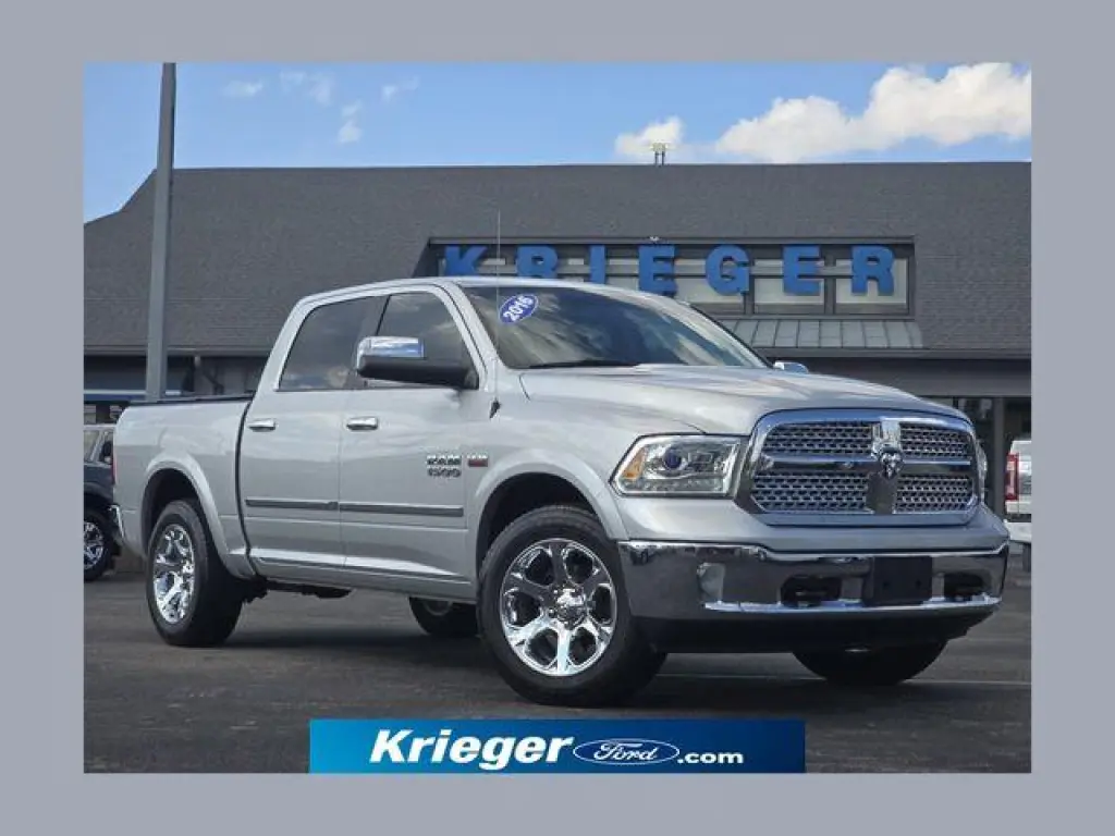 Ram 1500 2016 4x4 Laramie 4dr Cabina Crew 5.5 ft. Camioneta Pickup