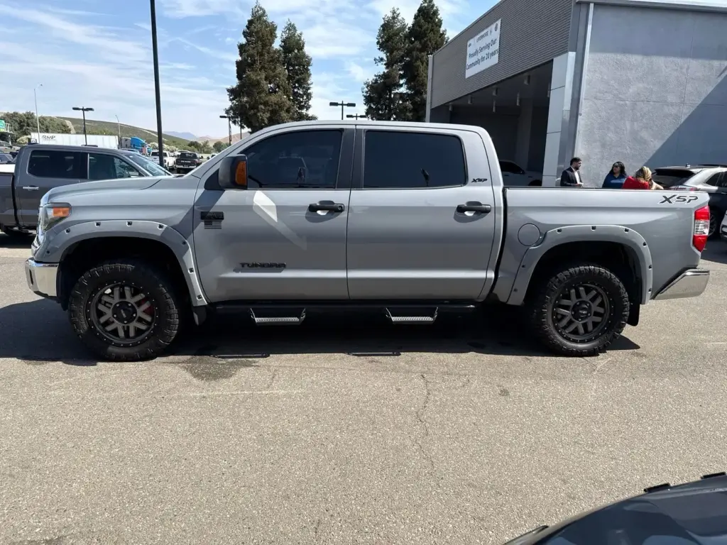 Toyota Tundra 2019 4x4 SR5 4dr CrewMax Cabina Pickup SB (5.7L V8 FFV)