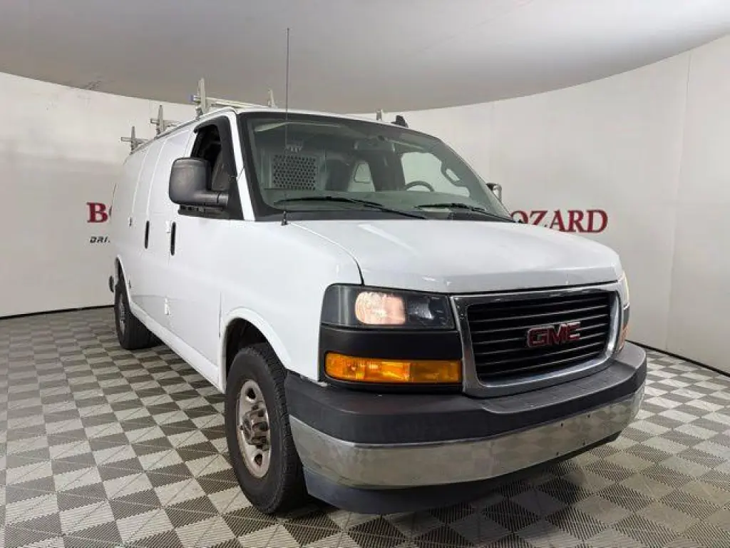 Furgón de carga GMC Savana 2018 2500 3 puertas