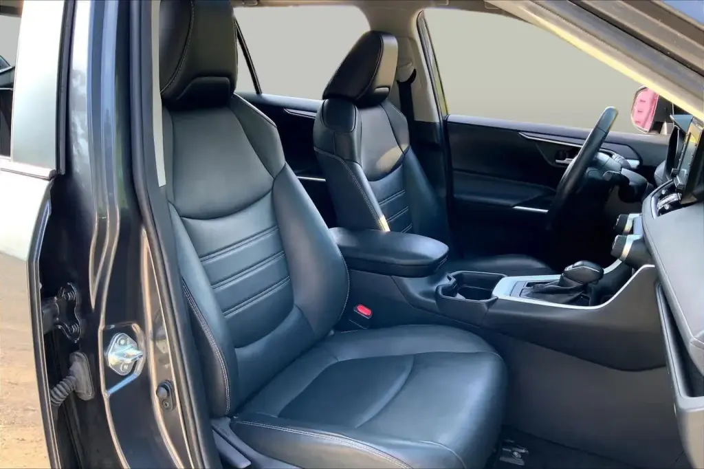 Toyota RAV4 2021 XLE Premium 4dr SUV