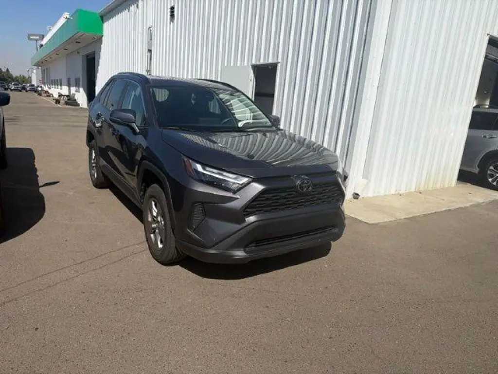 Toyota RAV4 2025 XLE SUV de 4 puertas