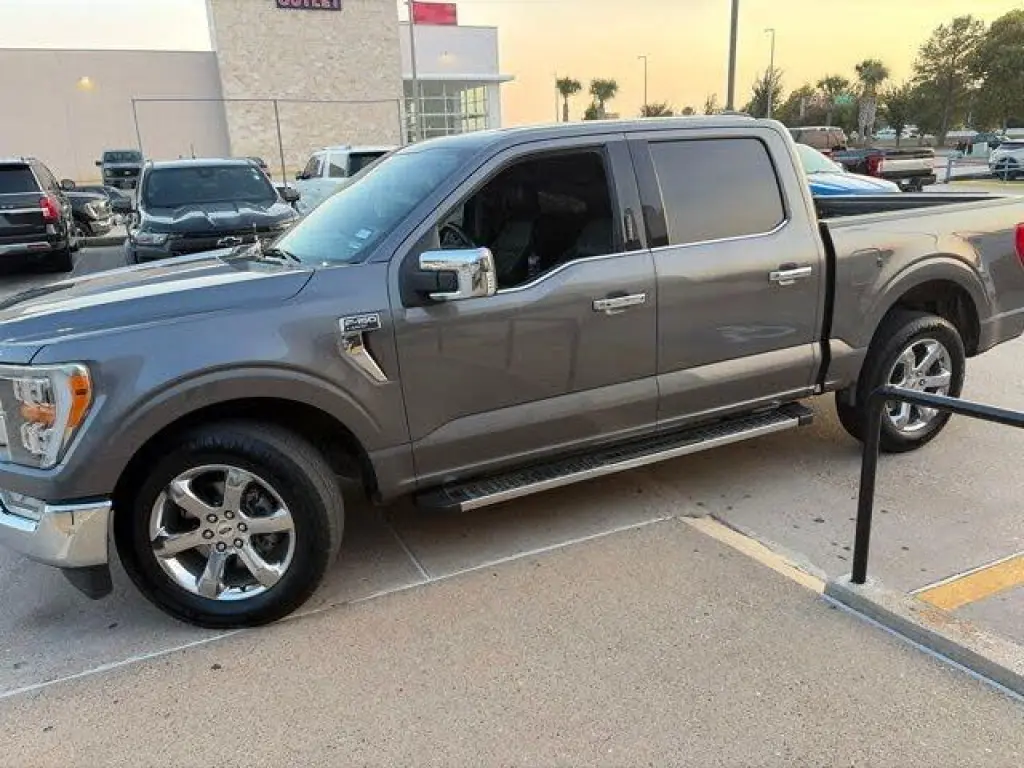 Ford F-150 2021 4x2 Lariat 4 puertas SuperCrew 5.5 pies SB