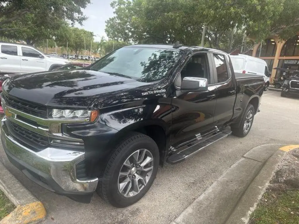 Chevrolet Silverado 1500 2020 4x2 LT 4dr Double Cab con 6.6 pies de ancho de carga.