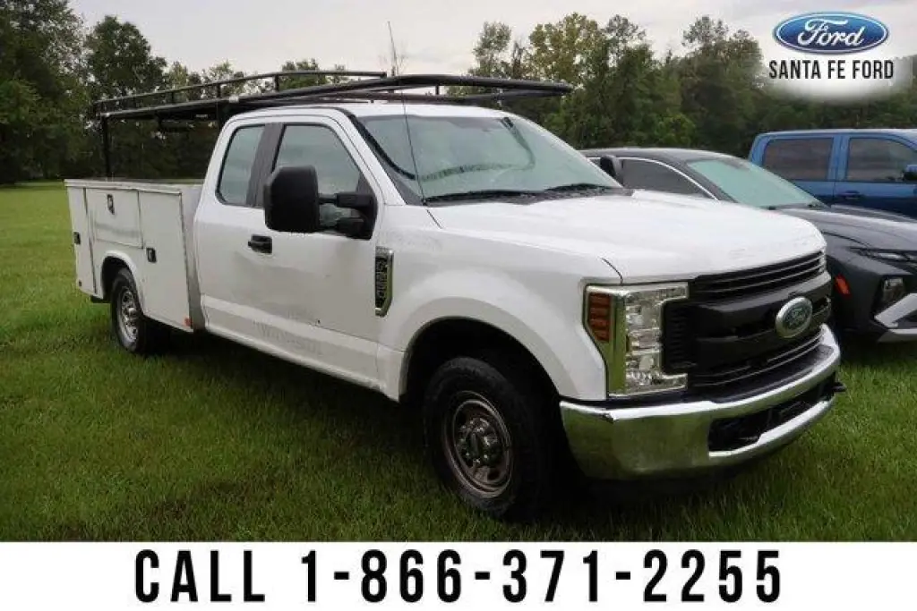 Ford F-250 Super Duty 2019 4x2 XL SuperCab 4 puertas con caja de 8 pies