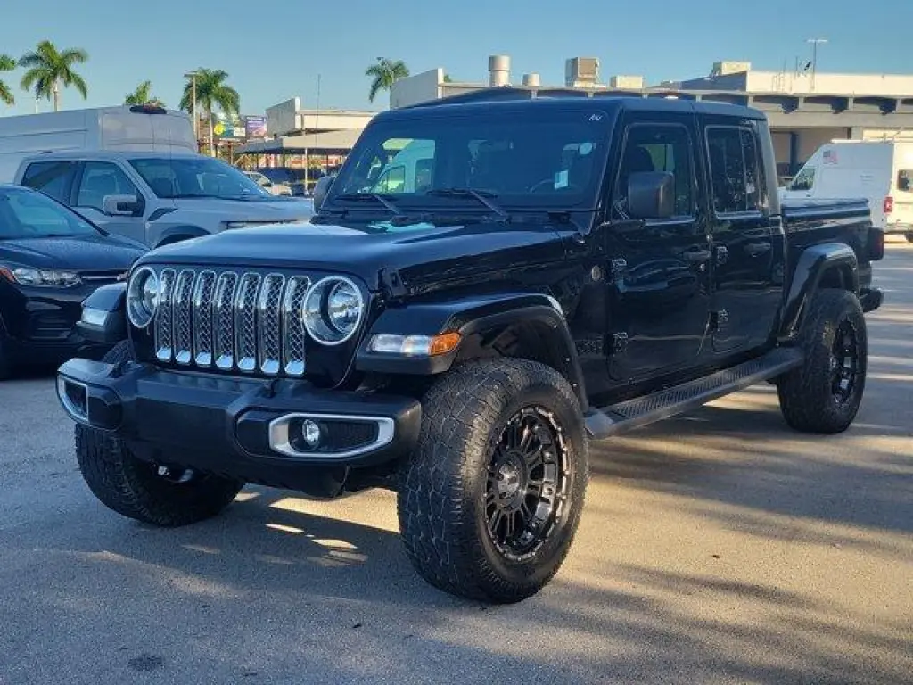 Jeep Gladiator 2022 4x4 Sport Cabina Doble de 4 puertas y caja corta de 5.0 pies