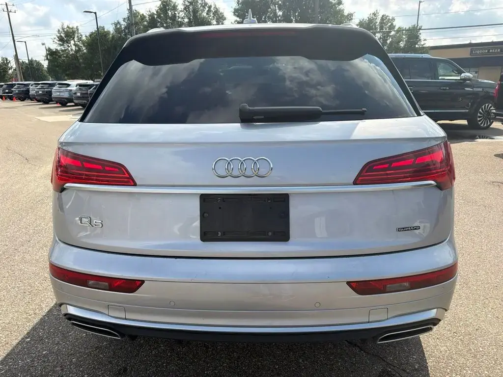 Audi Q5 2024 AWD quattro variante S línea Premium Plus 45 TFSI SUV de 4 puertas