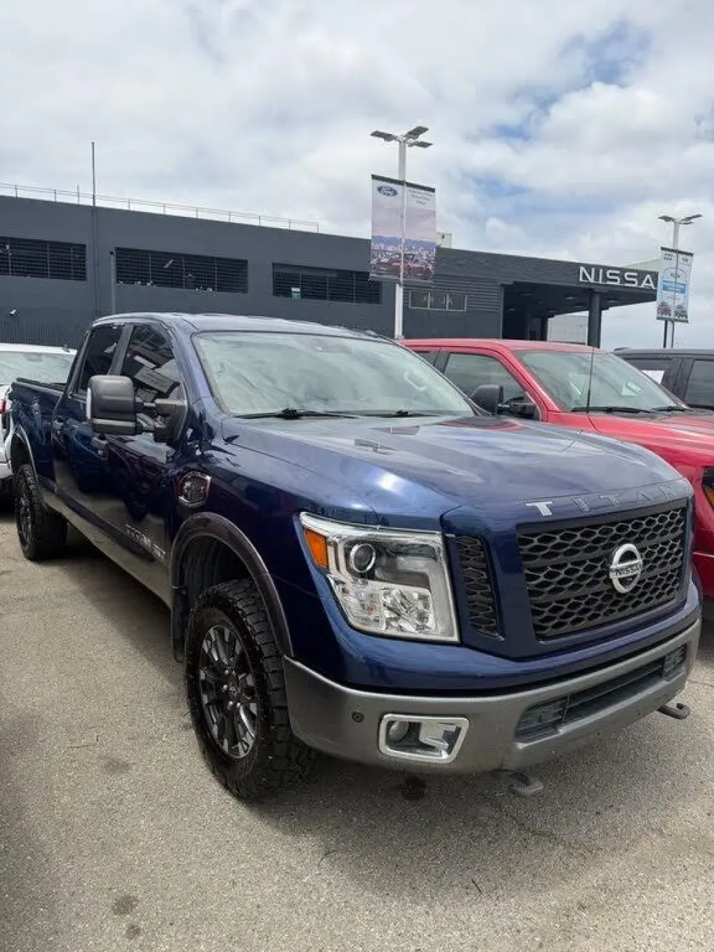 Nissan Titan XD 2017 4x4 PRO-4X 4dr Crew Cab (Diésel)