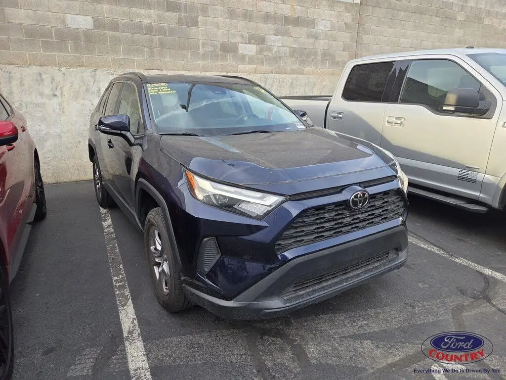 Toyota RAV4 2025 XLE 4dr SUV