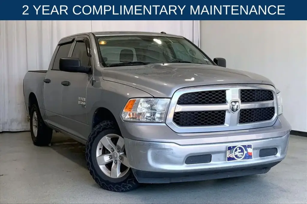 Ram 1500 Classic 2022 4x2 Tradesman 4dr Crew Cab 5.5 ft. SB Pickup
