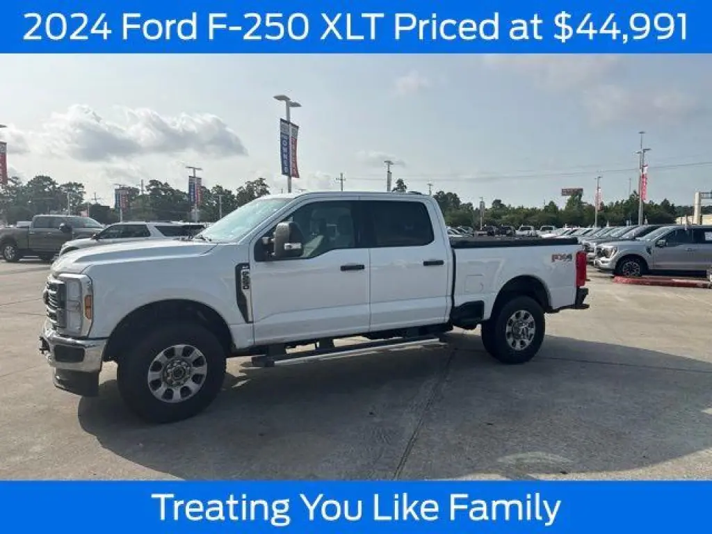 Ford F-250 Super Duty 2024 4x4 XLT 4dr Crew Cab de 6.8 pies de largo Pickup