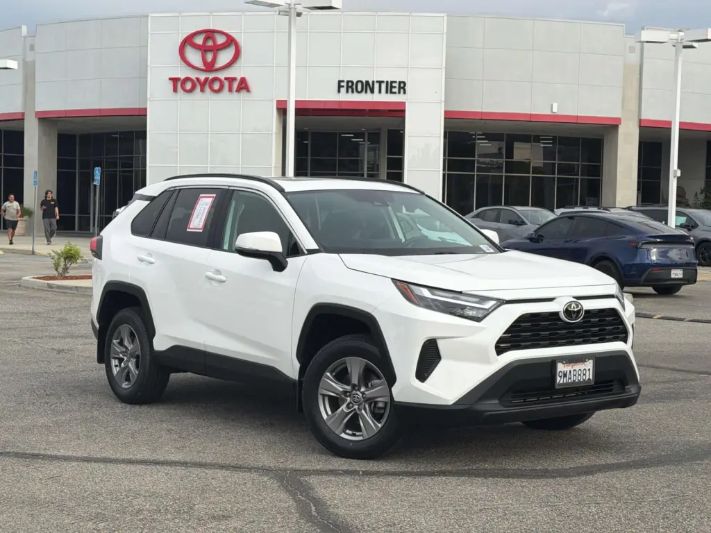 Toyota RAV4 2024 XLE 4dr SUV