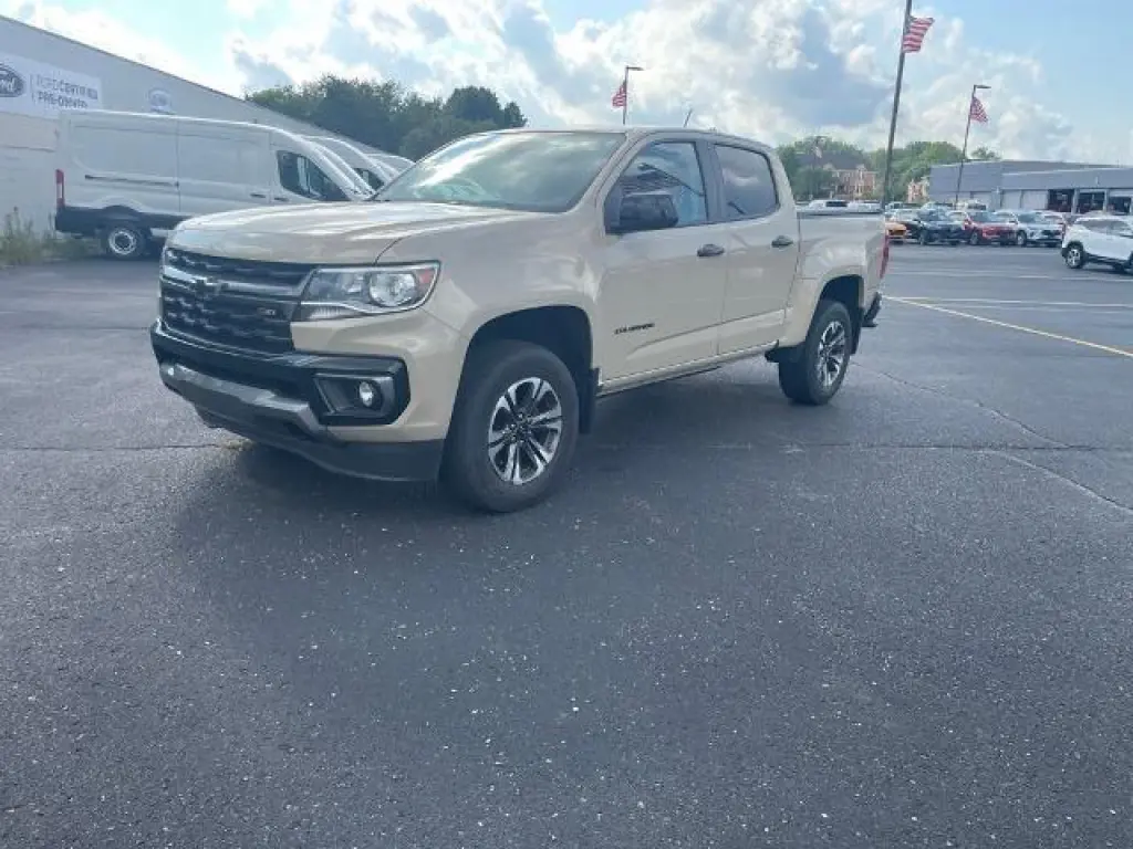 Chevrolet Colorado 2021 4x4 Z71 4dr Cab de dos plazas de 5 pies de ancho.
