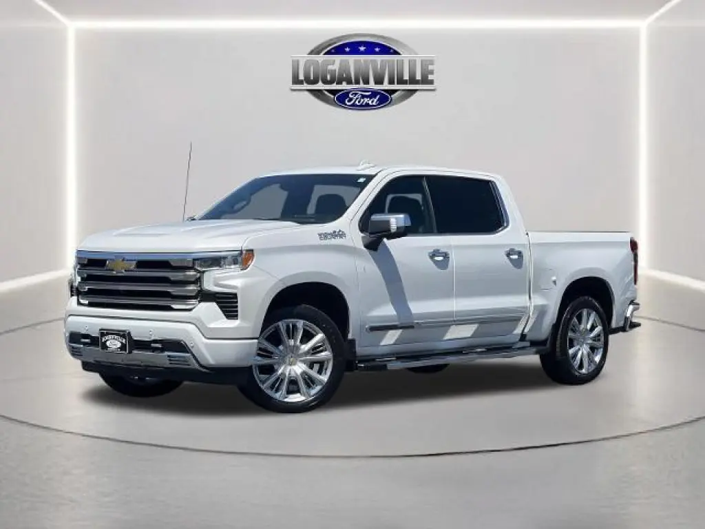 Chevrolet Silverado 1500 2022 4x4 High Country 4dr Crew Cab con motor de 5.8 ft. SB.