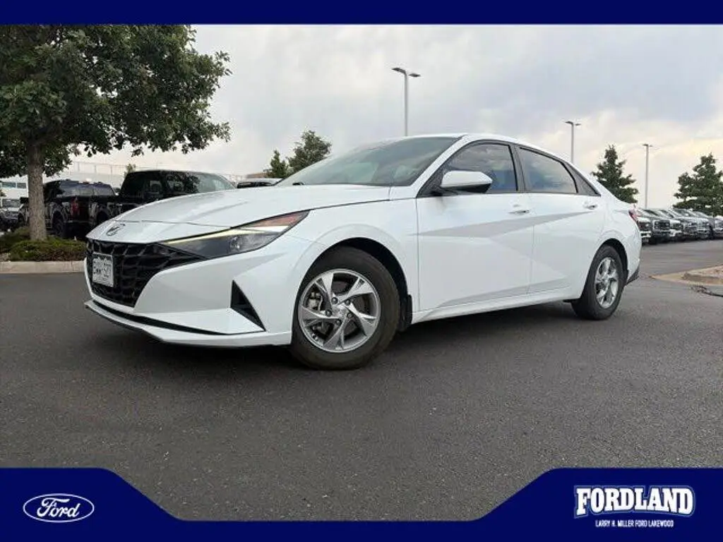 Hyundai ELANTRA 2022 SE Sedán 4p.