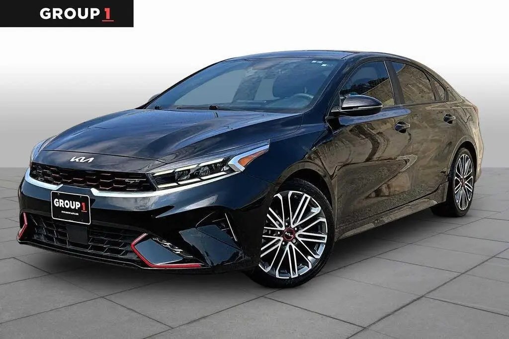 Cotiza un Kia Forte 2023 GT de 4 puertas sedán 6 cilindros