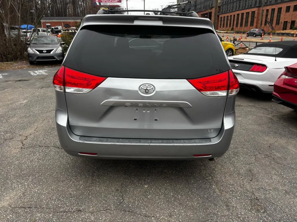 2011 Toyota Sienna LE 8-Pas V6