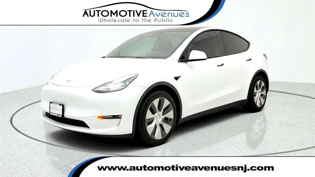 Tesla Model Y 2023 TLA 4p Crossover