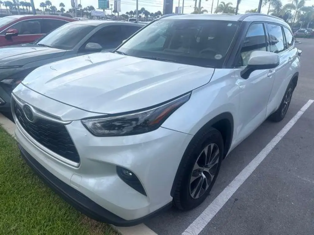 Toyota Highlander 2022 XLE 4dr SUV