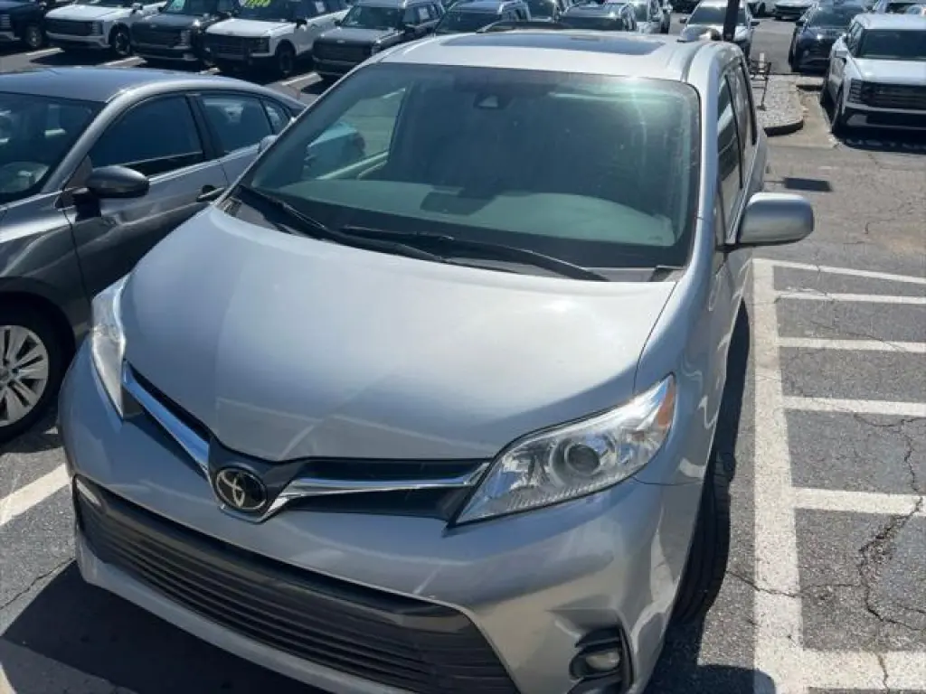 Toyota Sienna 2020 XLE 7-Pasajeros Asiento Automático Acceso 4dr Mini-Furgoneta