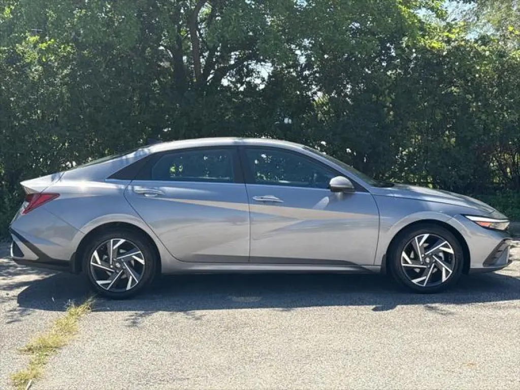 Hyundai ELANTRA 2024 SEL 4p Sedan