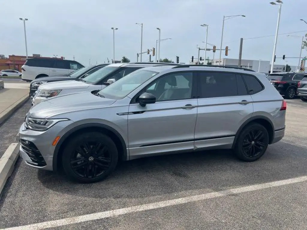 Volkswagen Tiguan 2022 AWD SE R-Line Negra 4Motion 4p SUV