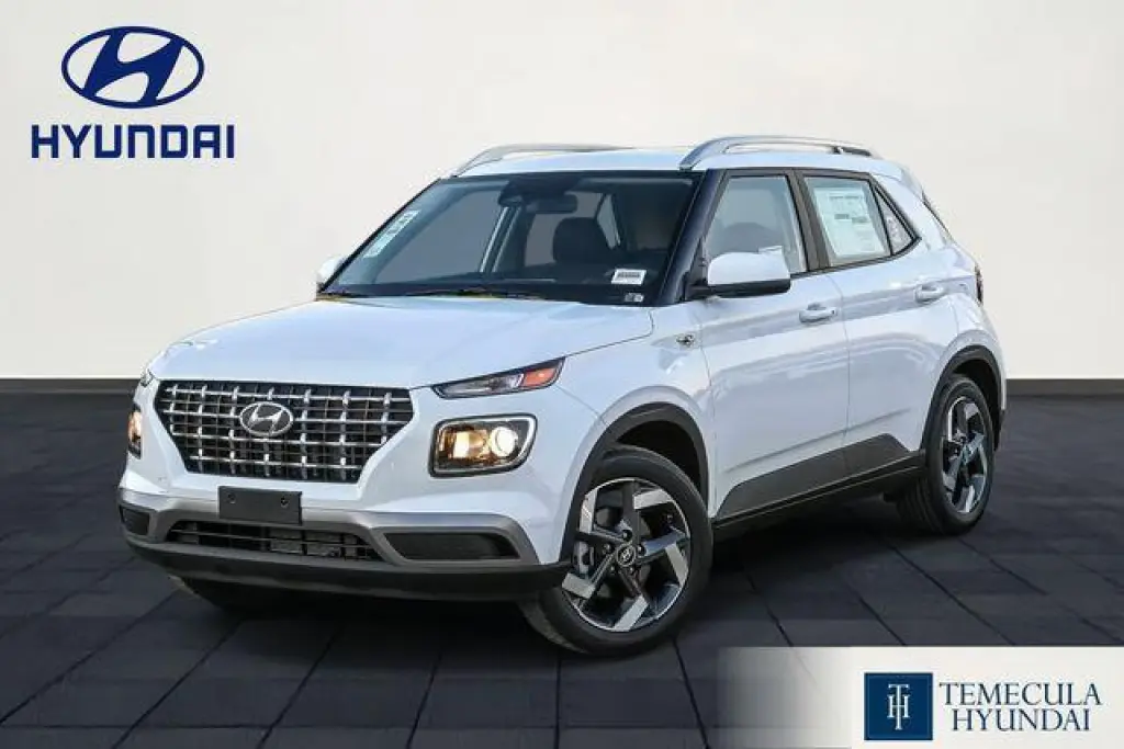 Hyundai VENUE 2026 SEL Crossover de 4 puertas con techo bicolor