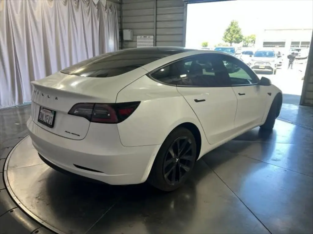 Tesla Model 3 2022 AWD Long Range 4p Sedan
