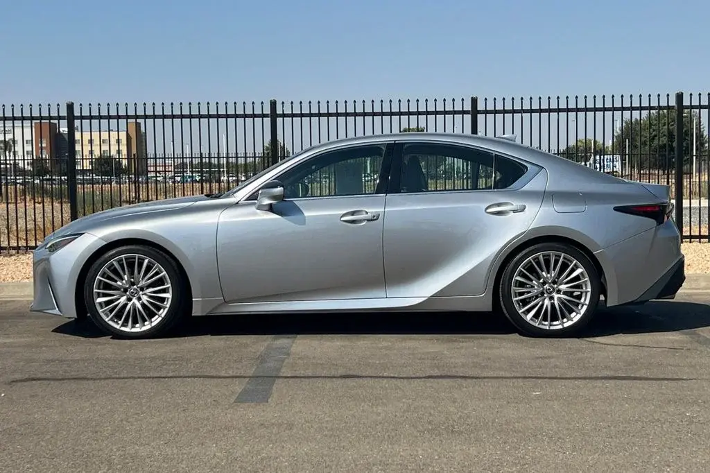 2023 Lexus IS
