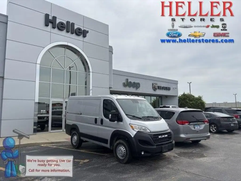 Furgoneta de carga Ram ProMaster 2025 Tradesman 1500, eje corto 118, 3 puertas, techo bajo, sin asiento del pasajero