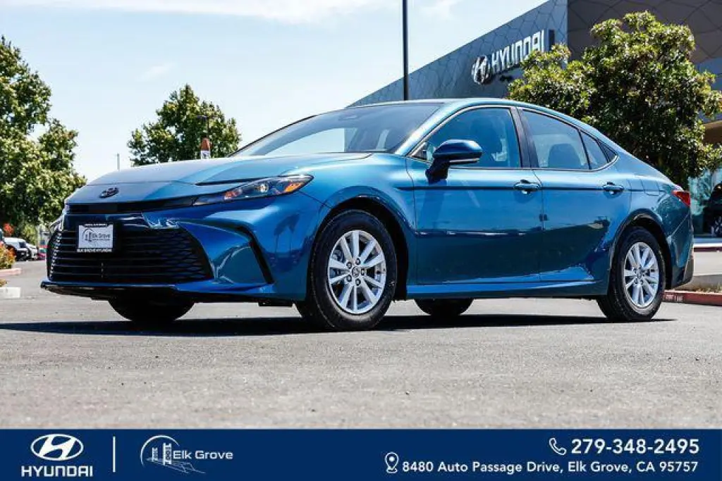 Toyota Camry 2025 LE Sedán de 4 puertas