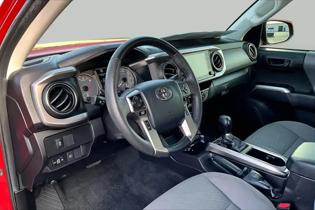 Toyota Tacoma 2022 4x2 SR5 4p Doble Cabina 5.0 ft SB