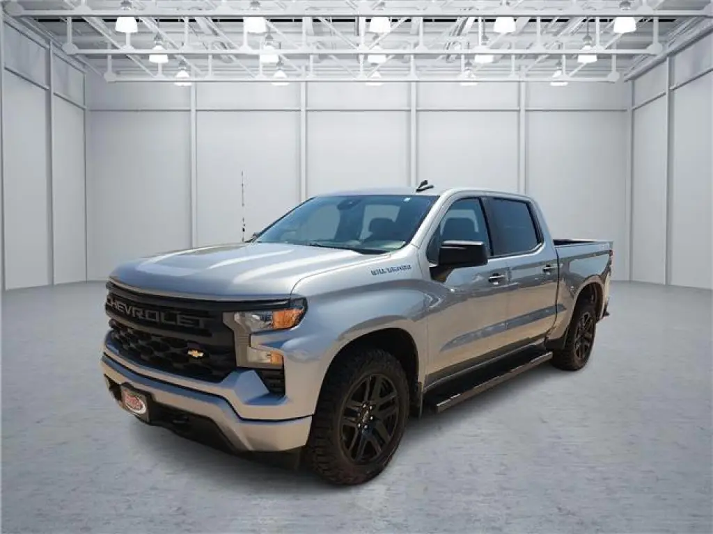 Chevrolet Silverado 1500 2023 4x4 Custom cabina de tripulación 4 puertas 5.8 pies de caja