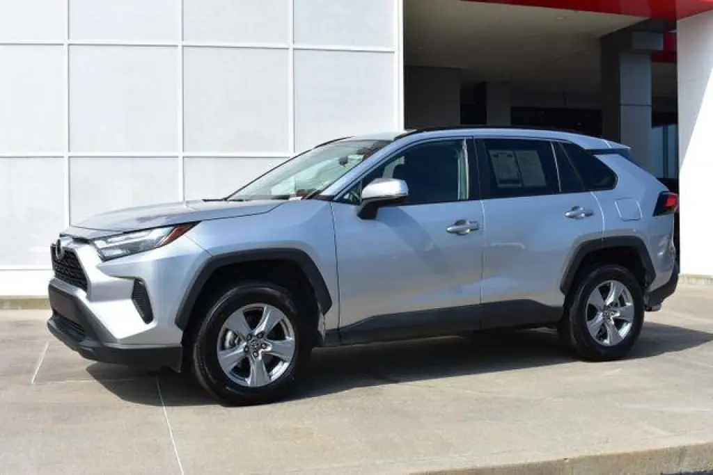 Toyota RAV4 2025 AWD XLE 4dr SUV