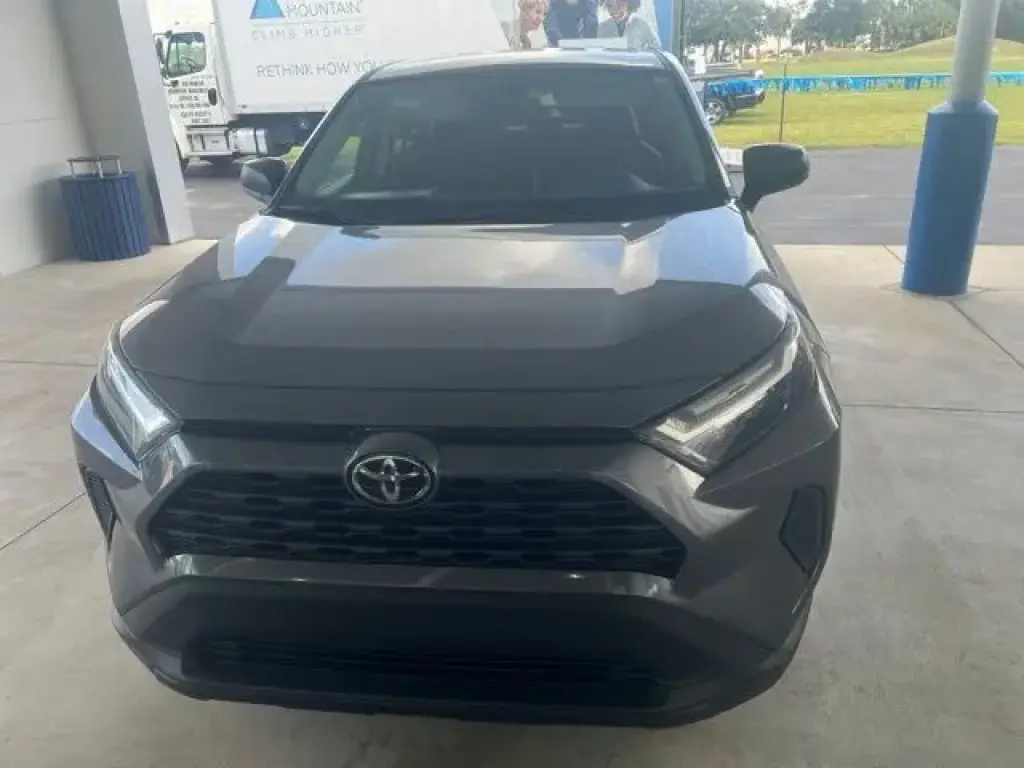 Toyota RAV4 2024 LE 4dr SUV