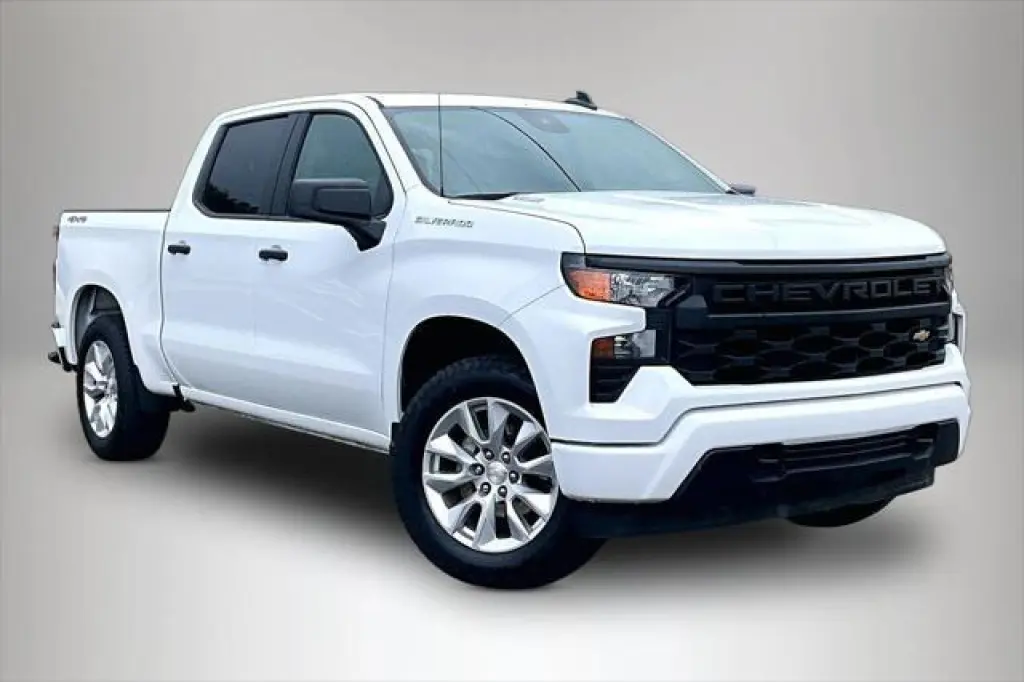 Chevrolet Silverado 1500 2025 4x4 Custom 4p. Cabina Tripla 5.8 ft. CB