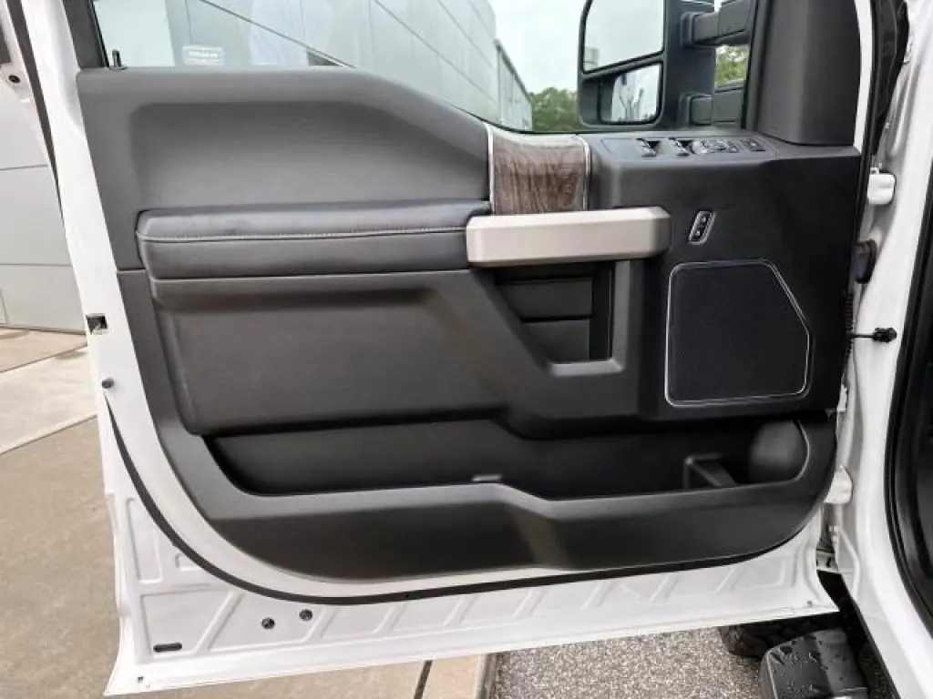Ford F-250 Super Duty 2017 4x4 Lariat 4dr Crew Cab 6.8 ft. SB Pickup