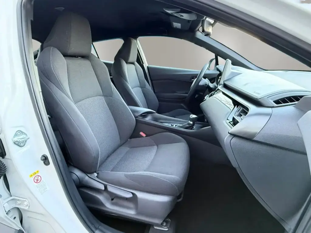 Toyota C-HR 2021 LE 4dr Crossover