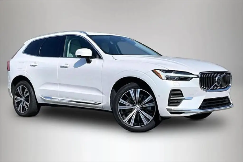 Volvo XC60 Recharge 2023 eAWD T8 Ultimate Bright Theme SUV de 4 puertas