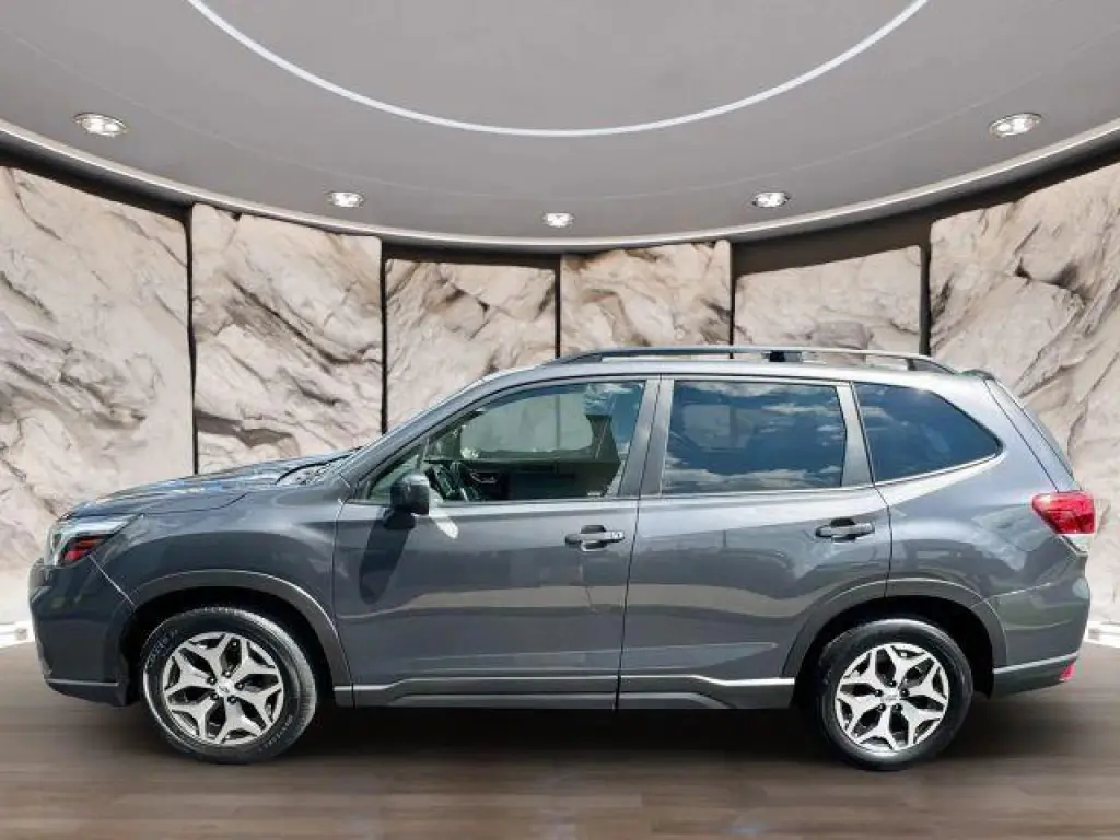 Subaru Forester 2021 con transmisión automática de cuatro ruedas y nivel de equipamiento Premium, 4 puertas Crossover