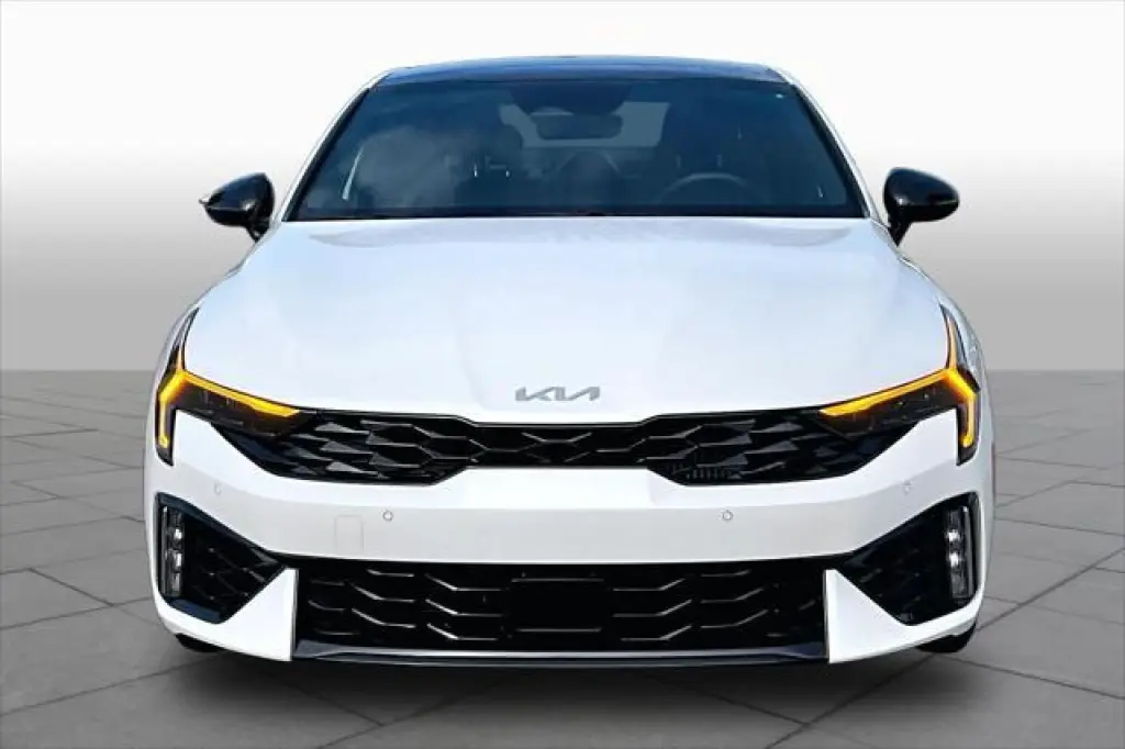 Kia K5 2025 GT sedán de 4 puertas