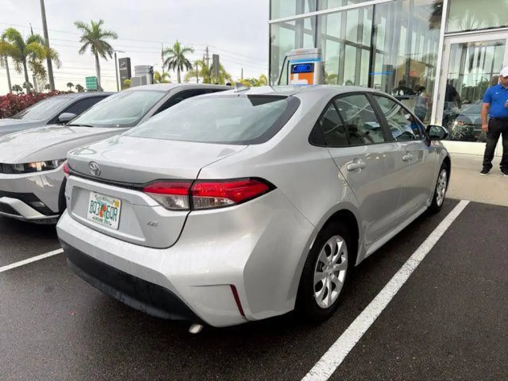 Toyota Corolla 2024 LE 4dr Sedán
