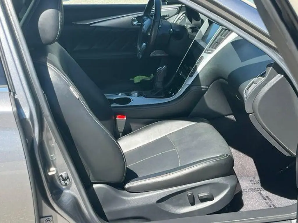 INFINITI Q50 2023 Luxe sedán de 4 puertas