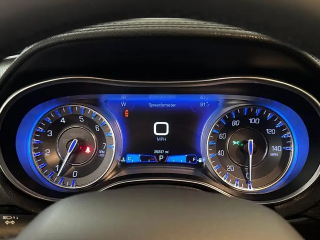 Chrysler 300 2023 Touring 4dr Sedán