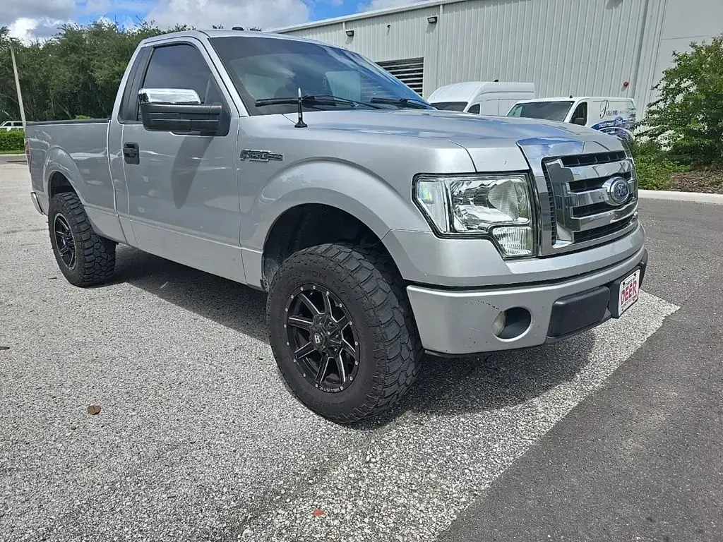 Ford F-150 2009 4x2 XL 2dr Regular Cab Styleside 8 ft. LB